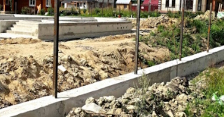 Фундамент под забор заказать в Арсеньеве -  заливка фундамента для забора | от 1581 за п.м.